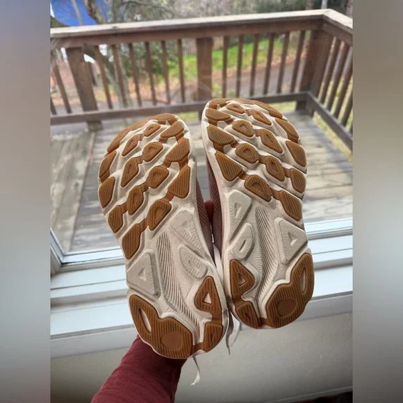 HOKA Clifton 9 🏃🏻‍♀️| sz 8 | sandstone & cream - Picture 3 of 6